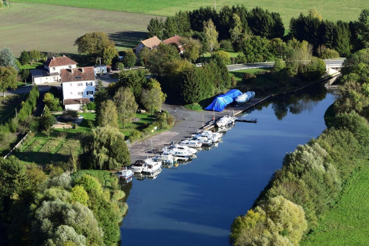 Domaine Du Port Sainte Marie Villa Maizieres-les-Vic Екстериор снимка